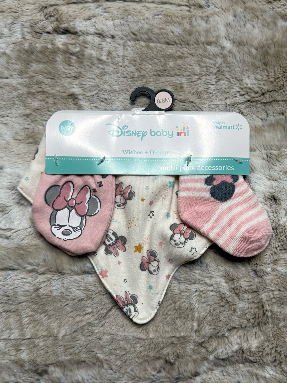 *NWT* Disney Baby Minnie Mouse Bib, Socks, and Mittens Set, Size 0/6M
